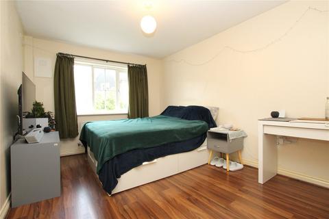 45 Waterside Close, London, SE28 0GT