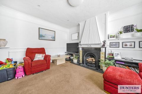 4 bedroom semi-detached house for sale, Cambridge Avenue, Welling