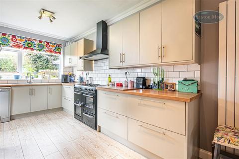 8 Worrall Drive, Worrall, Sheffield, S35 0AT