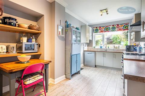 8 Worrall Drive, Worrall, Sheffield, S35 0AT
