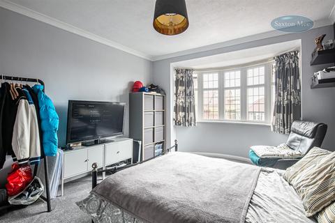 8 Worrall Drive, Worrall, Sheffield, S35 0AT