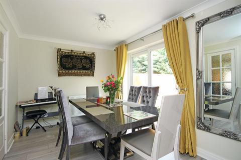 4 bedroom detached house to rent, Cherry Tree Close, Timperley
