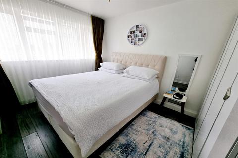 2 bedroom flat for sale, Windsor Court, Southgate,  N14