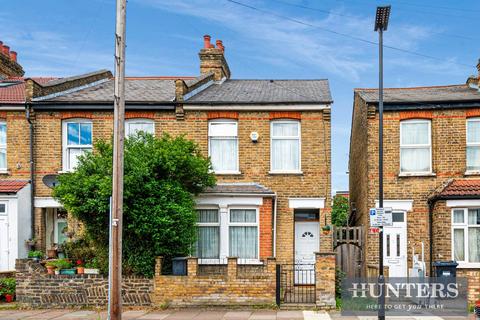 2 bedroom end of terrace house for sale, Stanley Road, Hounslow