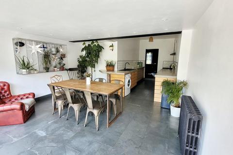 73 Hendre Road, Pencoed, Bridgend, CF35 6TD