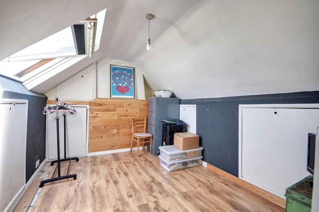 Attic bedroom 3