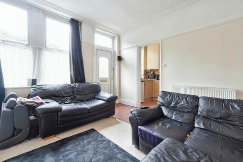 2 bedroom end of terrace house for sale, Hough Tree Terrace, Leeds