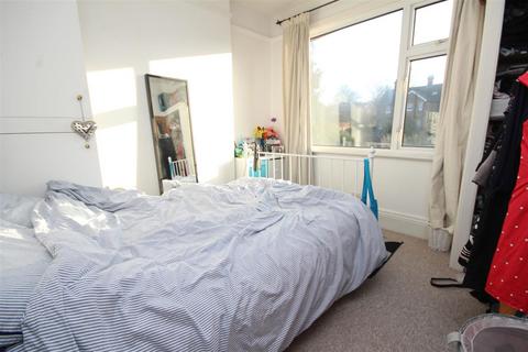 2 bedroom flat to rent, York Road, Guildford