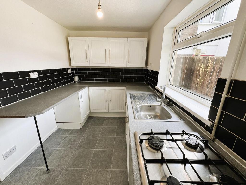 Kitchen (2).JPG