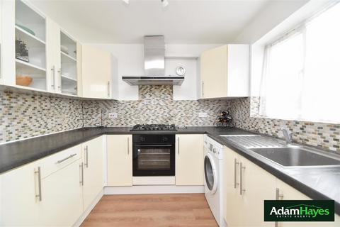 2 bedroom apartment to rent, Laburnum Close, Friern Barnet N11