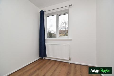 2 bedroom apartment to rent, Laburnum Close, Friern Barnet N11