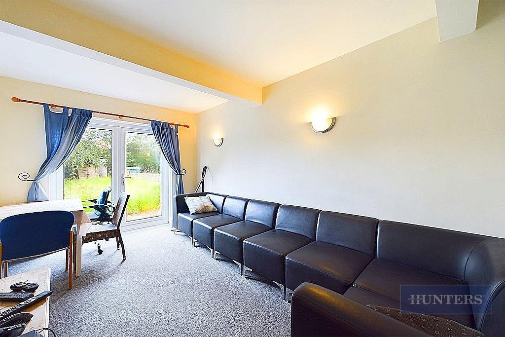 CAM01635 G0-PR0195-STILL011.jpg