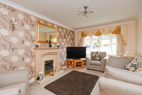 3 bedroom detached house for sale, 17 Cherrydale Court, Dudley