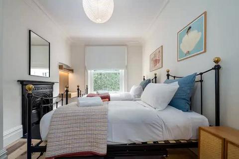 3 bedroom duplex to rent, Bakers Passage, London, NW3