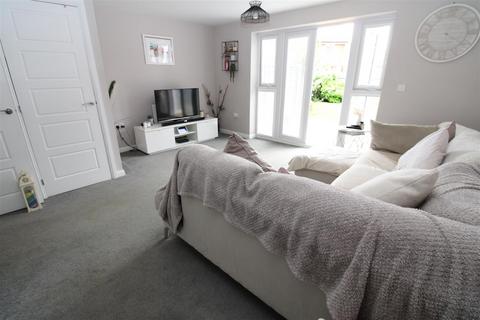 4 Challen Vale, Littlehampton, BN17 7BZ