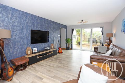 45 Elmdale Drive, Carlton Colville, Lowestoft, NR33 8NB