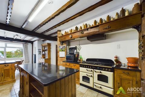 Lyndene Anslow Road, Hanbury, Burton-on-trent, DE13 8TJ
