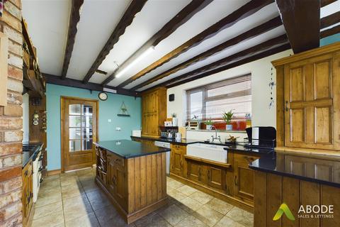 Lyndene Anslow Road, Hanbury, Burton-on-trent, DE13 8TJ