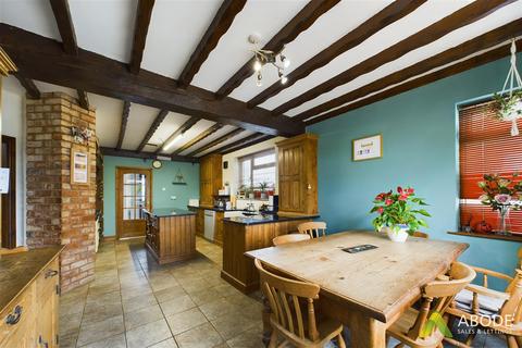 Lyndene Anslow Road, Hanbury, Burton-on-trent, DE13 8TJ