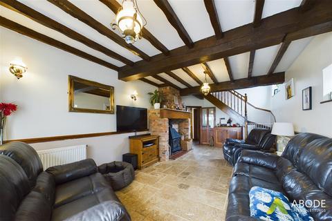 Lyndene Anslow Road, Hanbury, Burton-on-trent, DE13 8TJ