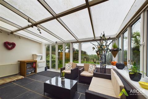 Lyndene Anslow Road, Hanbury, Burton-on-trent, DE13 8TJ