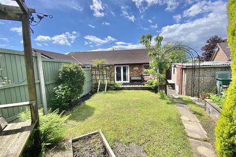 2 bedroom semi-detached bungalow for sale, Leicester Drive, Glossop