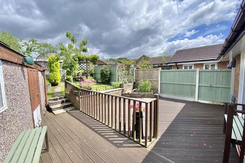 2 bedroom semi-detached bungalow for sale, Leicester Drive, Glossop