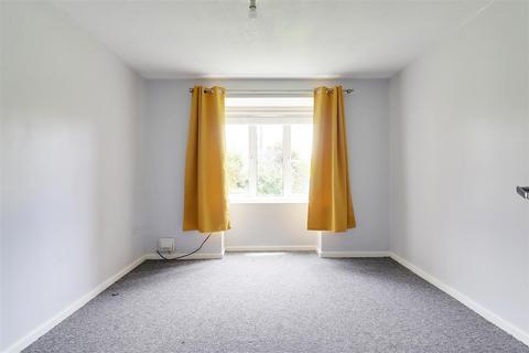 2 bedroom flat to rent, Crossfield House, Hessle