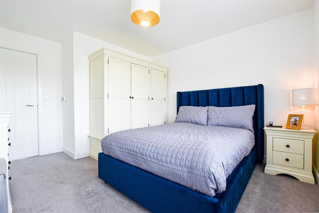 Bedroom 1.jpg