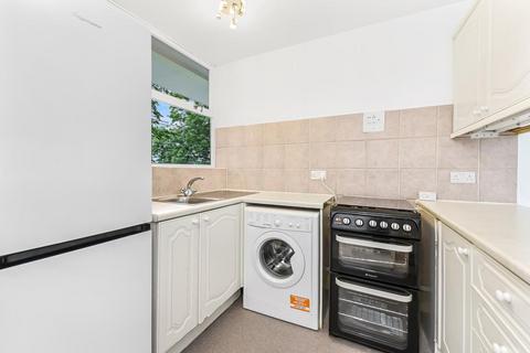 1 bedroom flat to rent, Hungerford House Churchill Gardens Estate Pimlico London