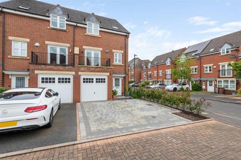 3 bedroom end of terrace house for sale, Middlewood Close, Solihull