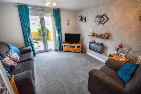 2 bedroom end of terrace house for sale, Woodend Square, Shipley
