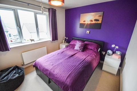 2 bedroom end of terrace house for sale, Woodend Square, Shipley