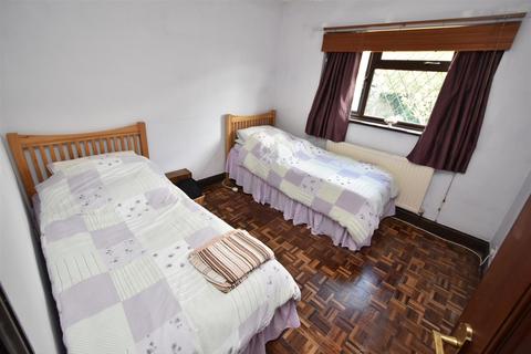 1 bedroom bungalow for sale, Geylen Road, Canvey Island SS8