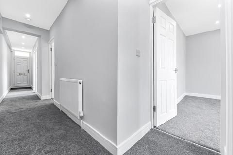 2 bedroom flat to rent, Upper Richmond Road West Sheen