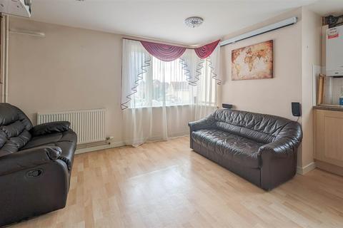 2 bedroom flat for sale, Skeaping Close, Newmarket CB8