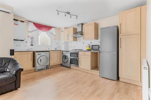 2 bedroom flat for sale, Skeaping Close, Newmarket CB8