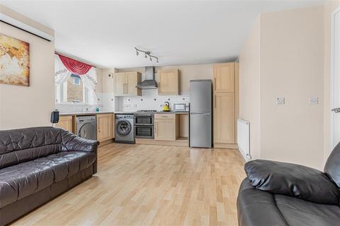 2 bedroom flat for sale, Skeaping Close, Newmarket CB8