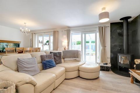 4 Gifford Close, Hartland, Bideford, EX39 6HY