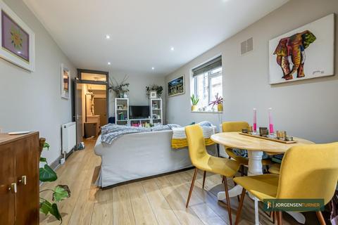 2 bedroom flat to rent, Charteris Road, Queens Park, London