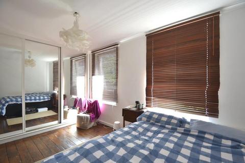 2 bedroom maisonette to rent, Ollgar Close, White City, W12