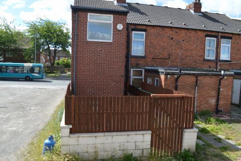 3 bedroom end of terrace house to rent, Pontefract Road, Featherstone