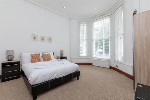 2 bedroom flat to rent, Holland Road, London