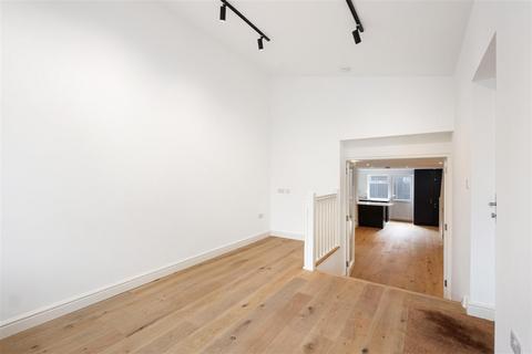 2 bedroom end of terrace house for sale, The Bath Road, Cheltenham GL53 7LS