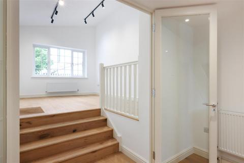 2 bedroom end of terrace house for sale, The Bath Road, Cheltenham GL53 7LS