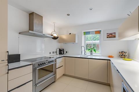 3 bedroom detached house for sale, Weirside, Burley in Wharfedale LS29