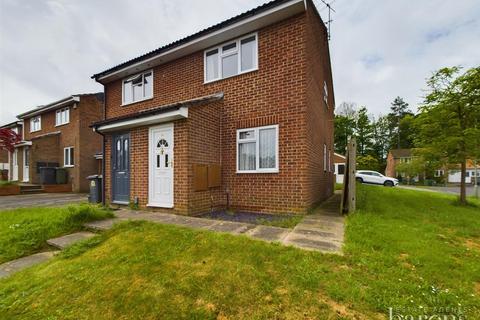 64 Ellington Drive, Basingstoke, RG22 4EZ