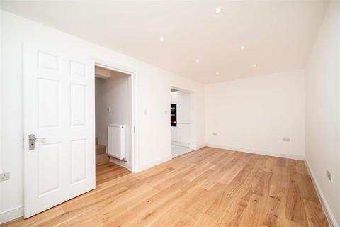 3 bedroom house for sale, Maple Mews, Maida Vale NW6