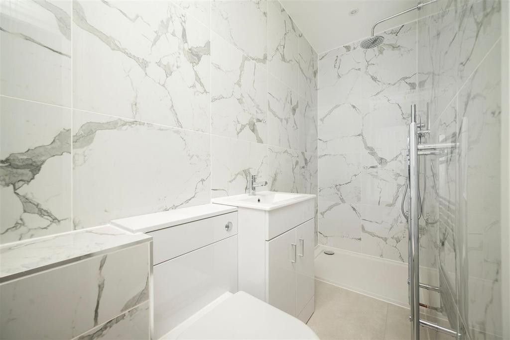 Family shower room - Maple Mews.jpeg