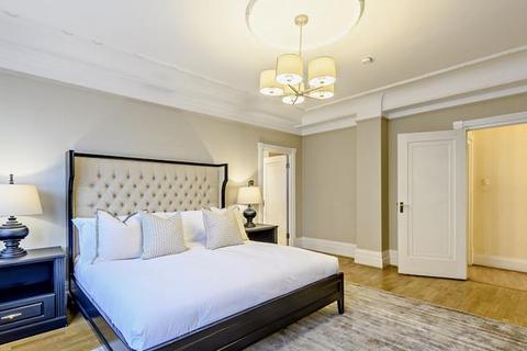4 bedroom apartment to rent, Strathmore Court, St John's Wood NW8